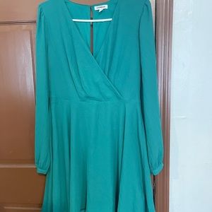 Express dress Nice and fresh dress worn 1 time, shorth by the knees,